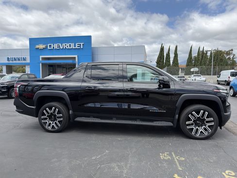 New 2026 Chevrolet Silverado EV LT AWD/4WD image 9