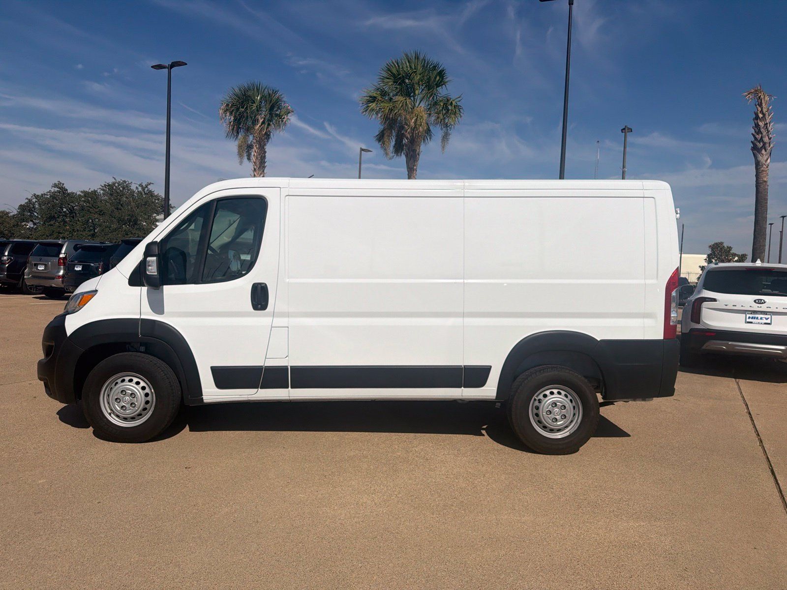 Used 2025 RAM ProMaster 2500 w/ Convenience Group FWD image 8