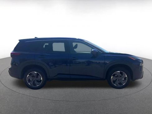 Used 2025 Nissan Rogue SV FWD image 16
