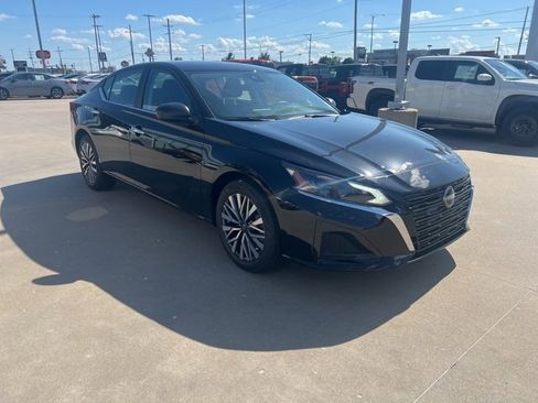 New 2025 Nissan Altima 2.5 SV image 3