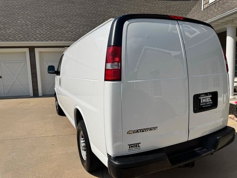 Used 2017 Chevrolet Express 2500 RWD image 31