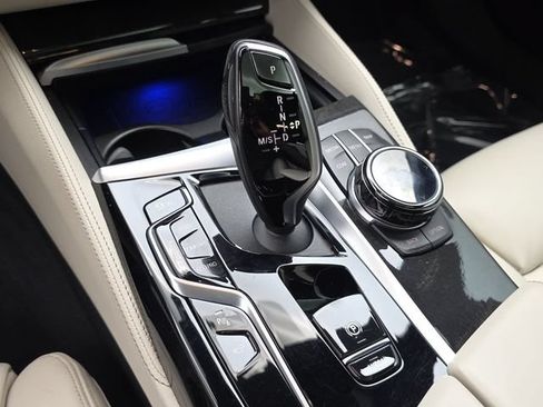 Used 2023 BMW M550i xDrive w/ Dynamic Handling Package AWD/4WD image 40