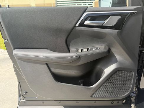 Used 2024 Mitsubishi Outlander ES FWD image 11