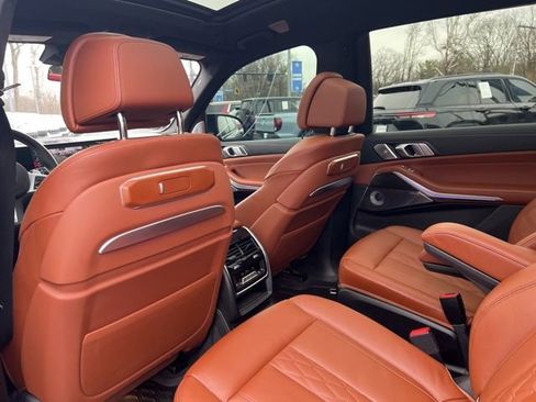 Used 2025 BMW X7 M60i image 19