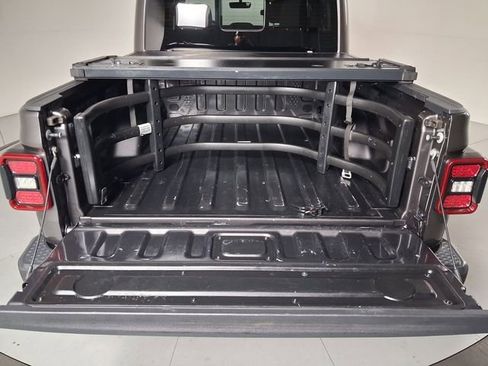 Used 2020 Jeep Gladiator Overland AWD/4WD image 13