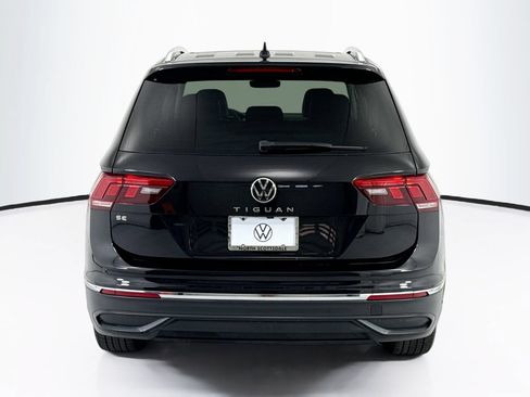 Used 2023 Volkswagen Tiguan SE w/ Panoramic Sunroof Package FWD image 6