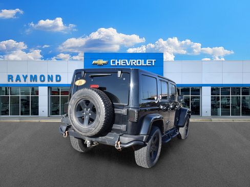 Used 2012 Jeep Wrangler Unlimited Rubicon AWD/4WD image 3