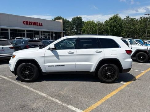 Used 2020 Jeep Grand Cherokee Laredo AWD/4WD image 4