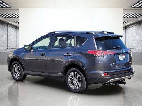 Used 2018 Toyota RAV4 LE AWD/4WD image 9