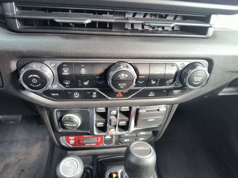 Used 2024 Jeep Gladiator Sport image 18