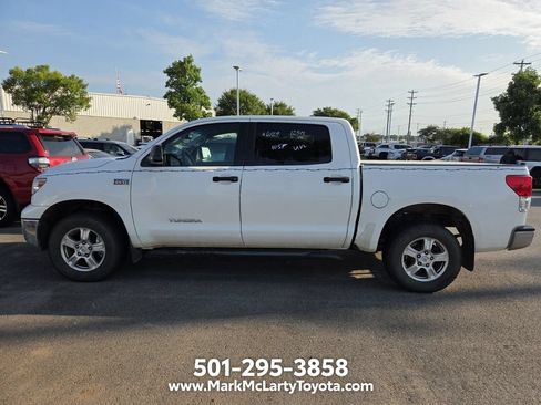 Used 2012 Toyota Tundra 4x4 CrewMax w/ Tow Pkg image 3