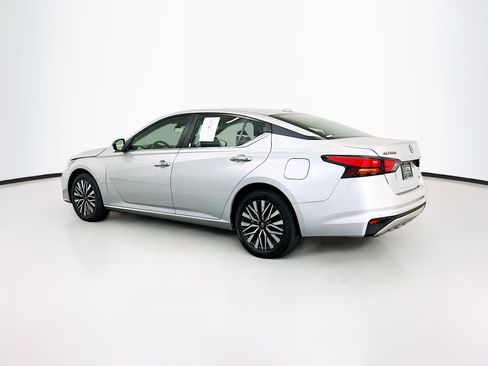 Used 2024 Nissan Altima 2.5 SV AWD/4WD image 5