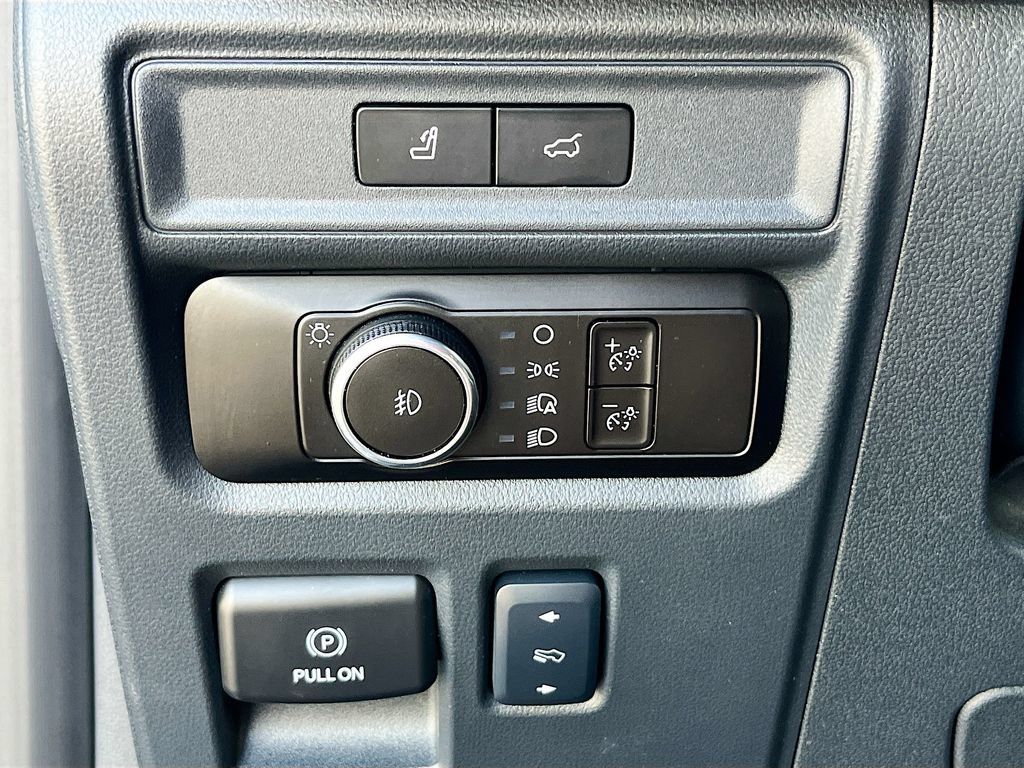 Used 2024 Ford Expedition Limited RWD image 10