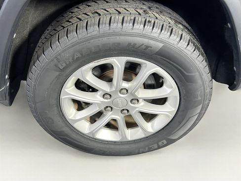 Used 2022 Jeep Grand Cherokee Laredo X image 29