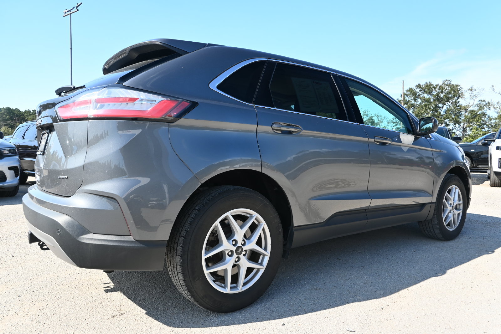 Used 2023 Ford Edge SEL w/ Convenience Package AWD/4WD image 2