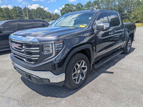 Used 2022 GMC Sierra 1500 SLT w/ SLT Convenience Package AWD/4WD image 3