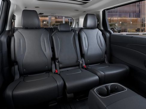 Certified 2026 Kia Carnival SX FWD image 20