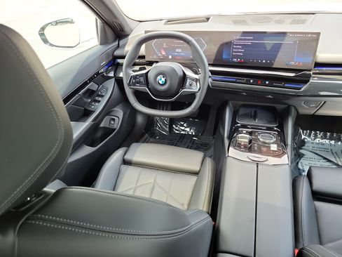 Used 2024 BMW 530i xDrive AWD/4WD image 16