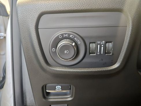 Used 2023 Jeep Grand Cherokee Limited w/ Luxury Tech Group II AWD/4WD image 27