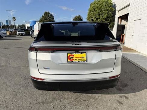 Used 2024 Jeep Wagoneer Launch Edition image 5