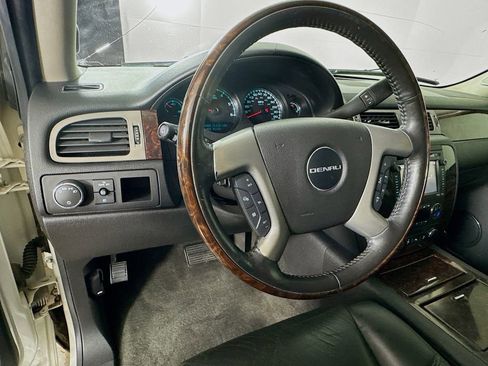 Used 2013 GMC Yukon Denali image 11