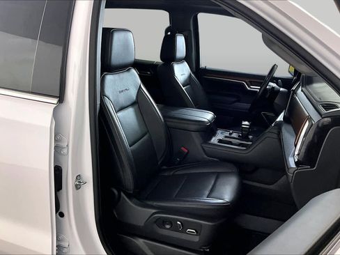 Used 2023 GMC Sierra 1500 Denali w/ Technology Package AWD/4WD image 9