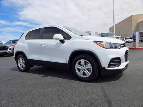 Used 2020 Chevrolet Trax LS w/ LPO, Cargo Package FWD image 1
