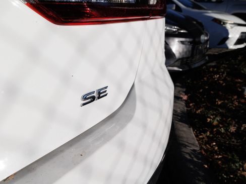 Used 2025 Toyota Camry SE image 12