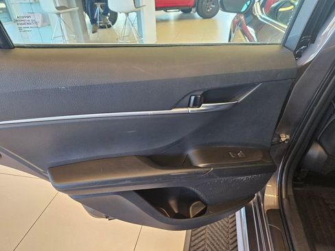 Used 2022 Toyota Camry SE image 25