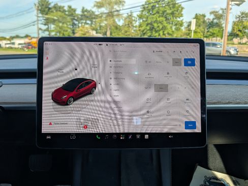 Used 2022 Tesla Model 3 Long Range AWD/4WD image 30