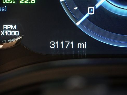 Used 2019 Cadillac Escalade Luxury w/ LPO, Radiant Package image 7