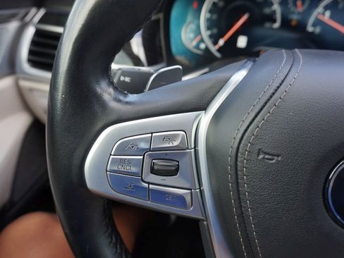 Used 2019 BMW 750i w/ Executive Package image 38