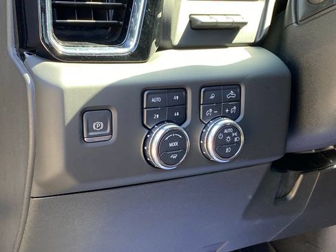 Used 2024 GMC Sierra 2500 Denali Ultimate AWD/4WD image 12