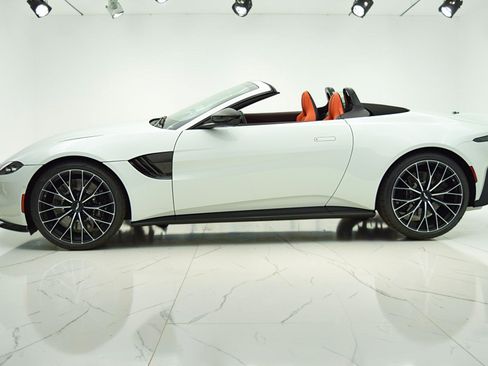 Used 2023 Aston Martin V8 Vantage Roadster RWD image 3