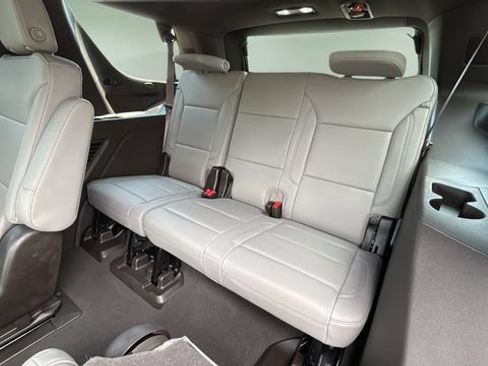 Used 2023 Chevrolet Tahoe Z71 w/ Luxury Package AWD/4WD image 34