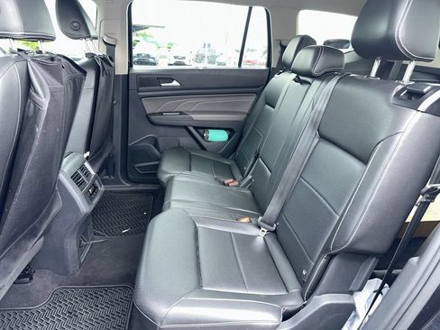 Used 2023 Volkswagen Atlas SE w/ Black Wheel Package FWD image 4