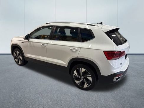 Used 2024 Volkswagen Taos SE image 4