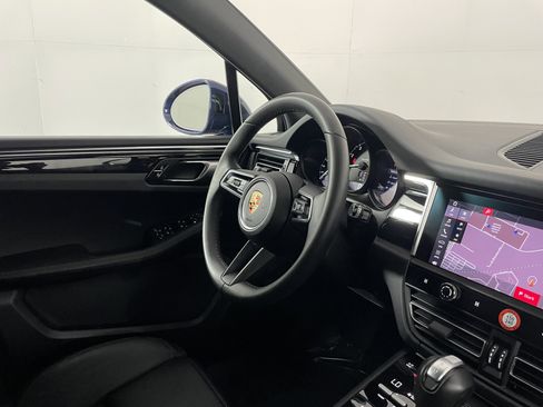 Used 2025 Porsche Macan image 12
