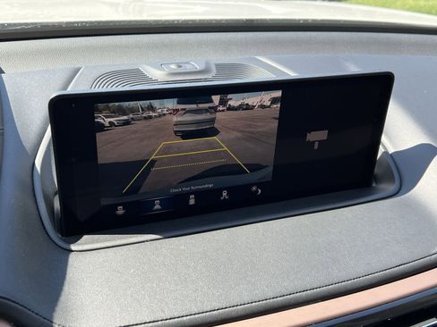 Used 2024 Acura MDX SH-AWD w/ Technology Package image 16