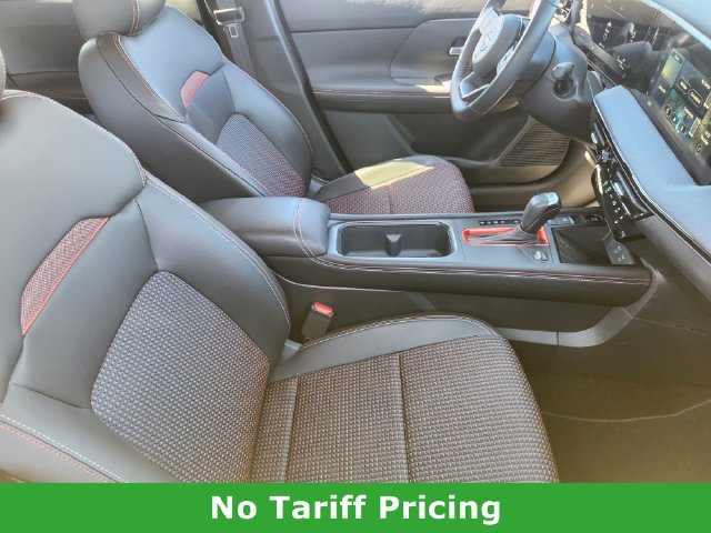 Used 2025 Nissan Kicks SR FWD image 13