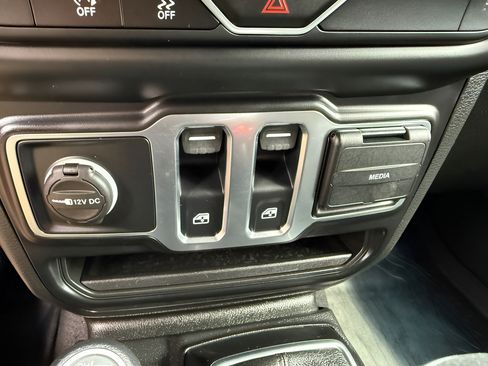 Used 2021 Jeep Wrangler Sport AWD/4WD image 14