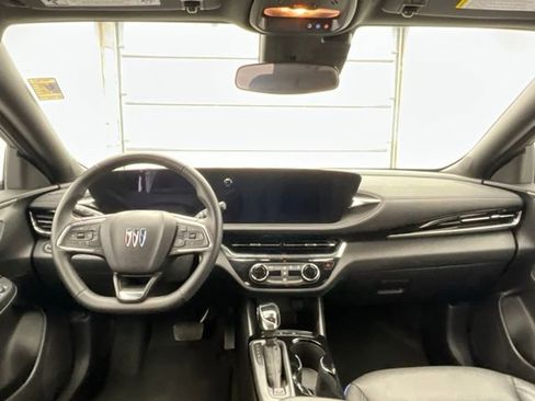Used 2025 Buick Envista Sport Touring FWD image 4