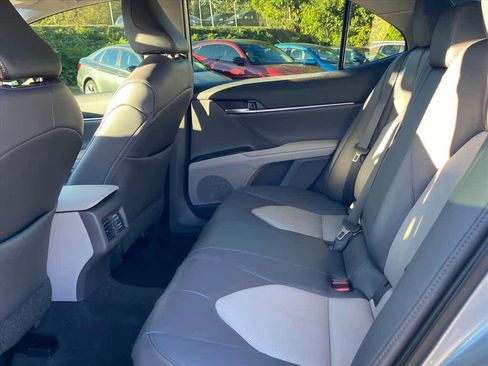 Used 2020 Toyota Camry XLE image 21