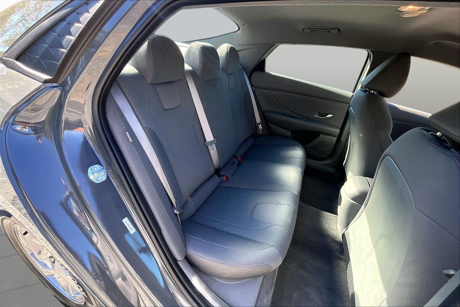 Used 2026 Hyundai Elantra SE FWD image 21