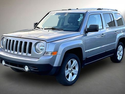 Used 2015 Jeep Patriot Limited w/ Sun/Sound Group AWD/4WD image 3