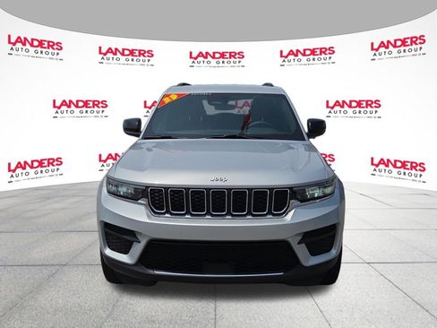 Used 2025 Jeep Grand Cherokee Laredo RWD image 8