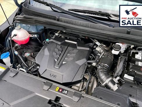 Used 2024 Kia Carnival EX FWD image 31