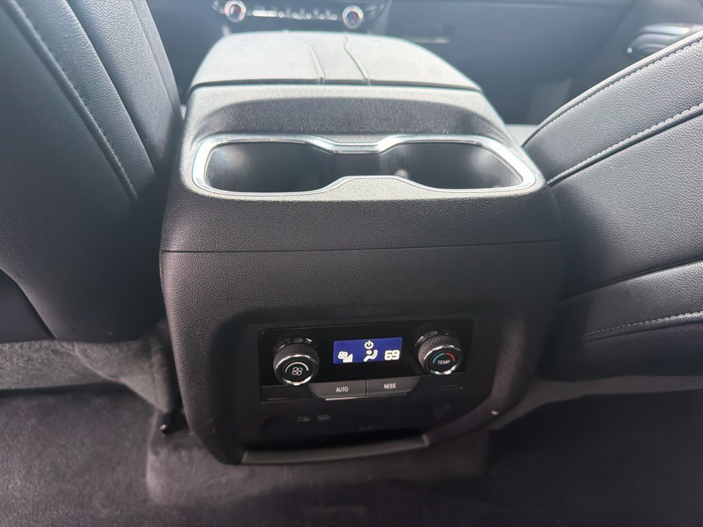 Used 2026 Chevrolet Traverse LT FWD image 12
