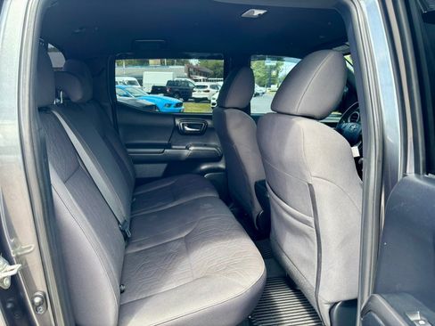 Used 2019 Toyota Tacoma TRD Sport w/ Technology Package AWD/4WD image 14