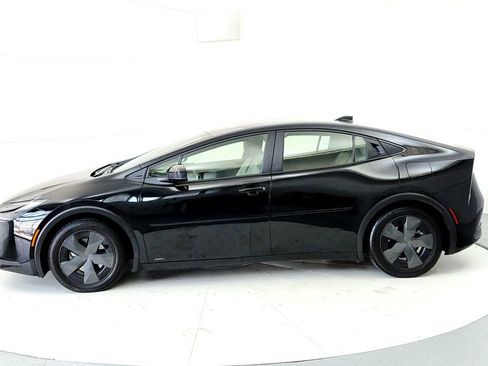 Used 2024 Toyota Prius LE AWD/4WD image 3